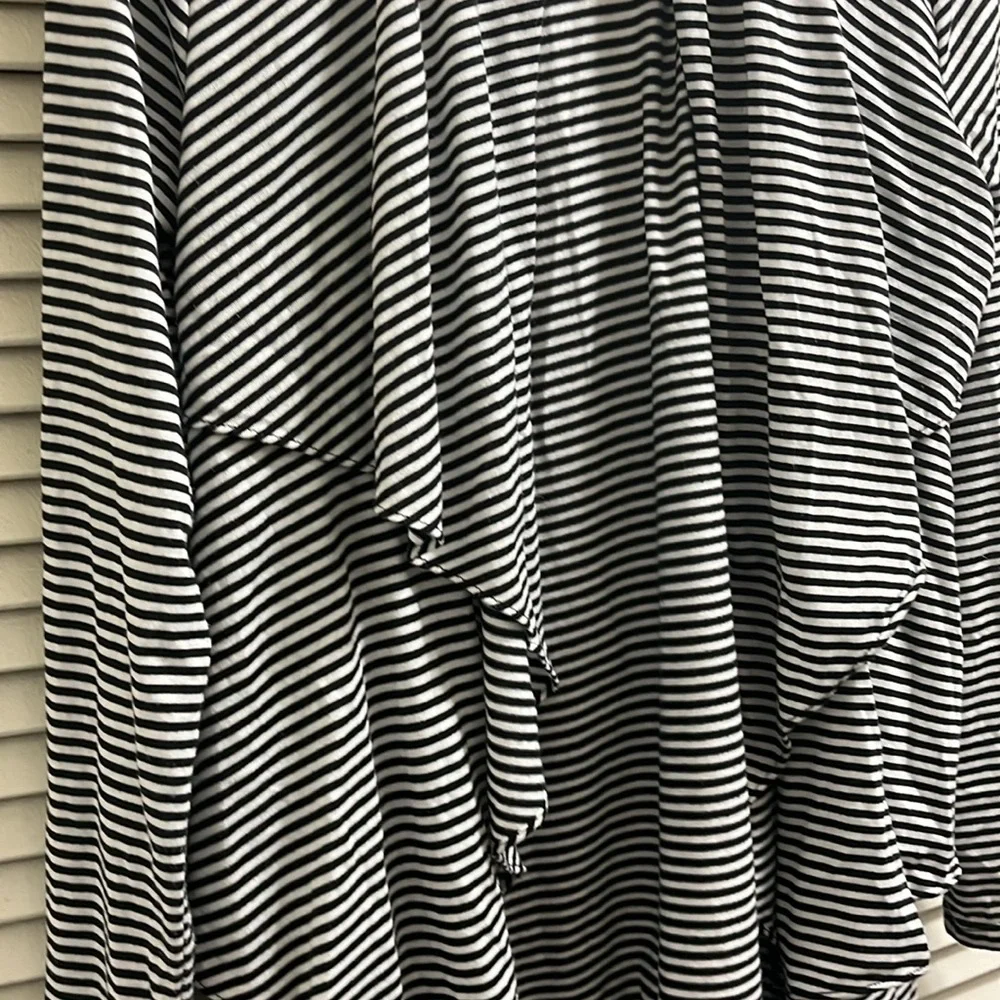 Women’s black and white corrigan - Picture 3 of 5